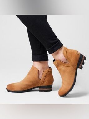 Sorel Lolla Cut Out Bootie Size 6